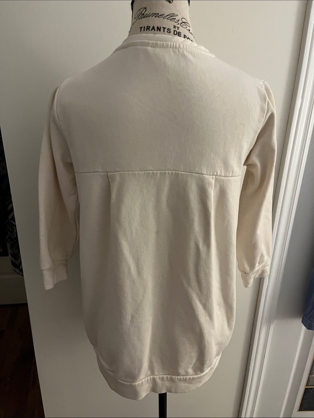 🍎Zara Cream Sweatshirt with Black Cartoon Kiss and Red Heart - Picture 5 of 6